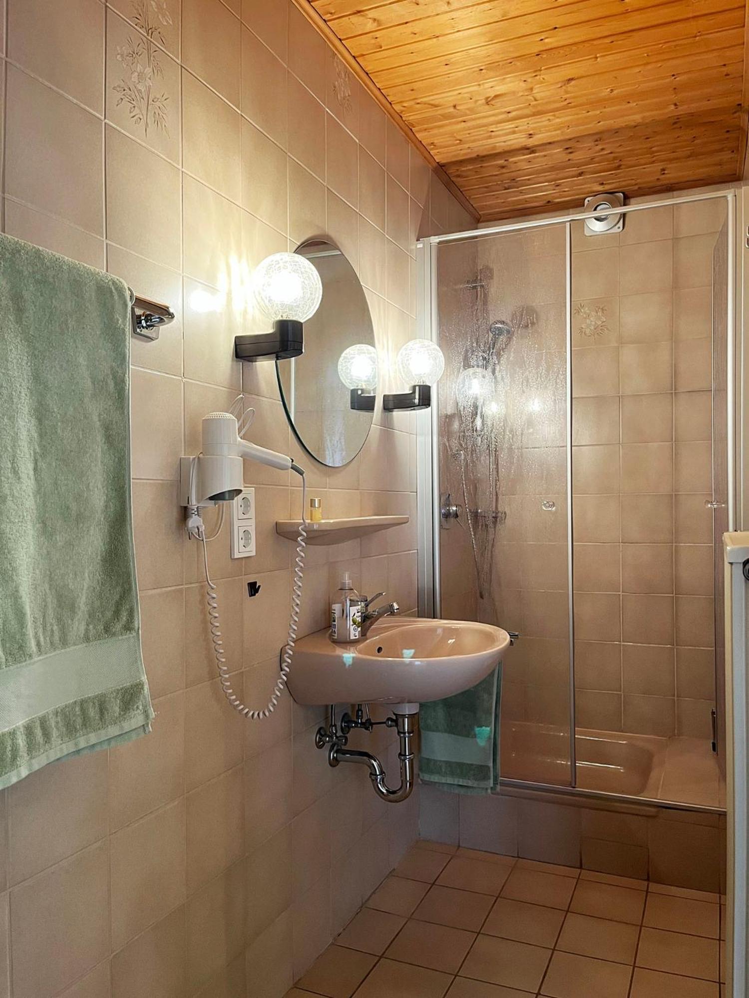 Pension 1595 Im Weingut Botzet Maring-Noviand Buitenkant foto